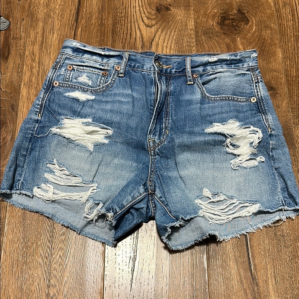 American Eagle 90s boyfriend shorts